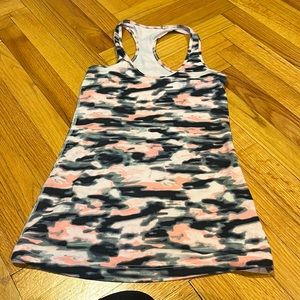 Lululemon size 6 tank camo print